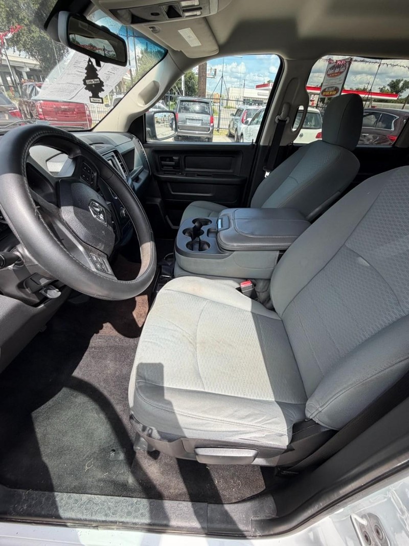 Ram 1500 Vehicle Full-screen Gallery Image 10