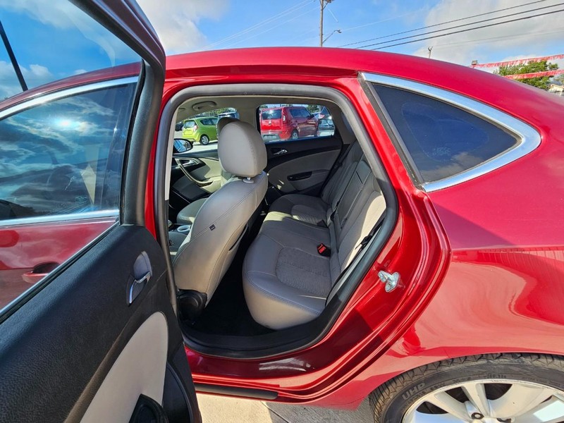Buick Verano Vehicle Full-screen Gallery Image 12