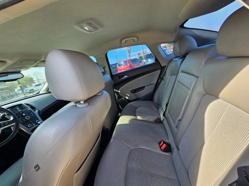 Buick Verano Vehicle Full-screen Gallery Image 13