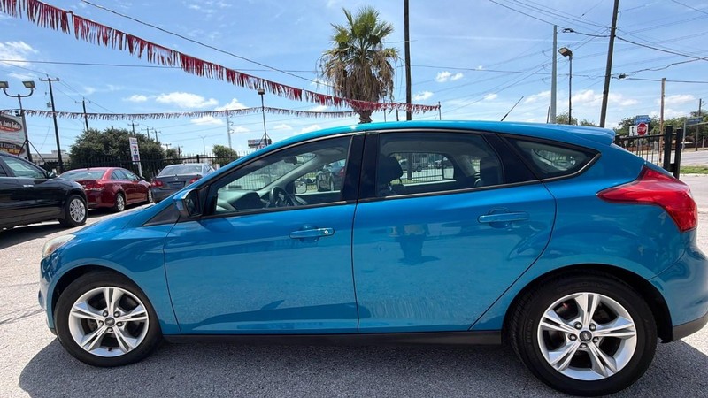 Ford Focus Vehicle Image 02