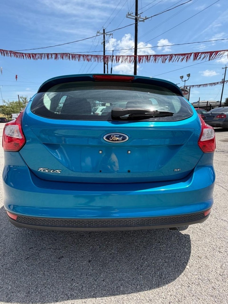 Ford Focus Vehicle Image 04