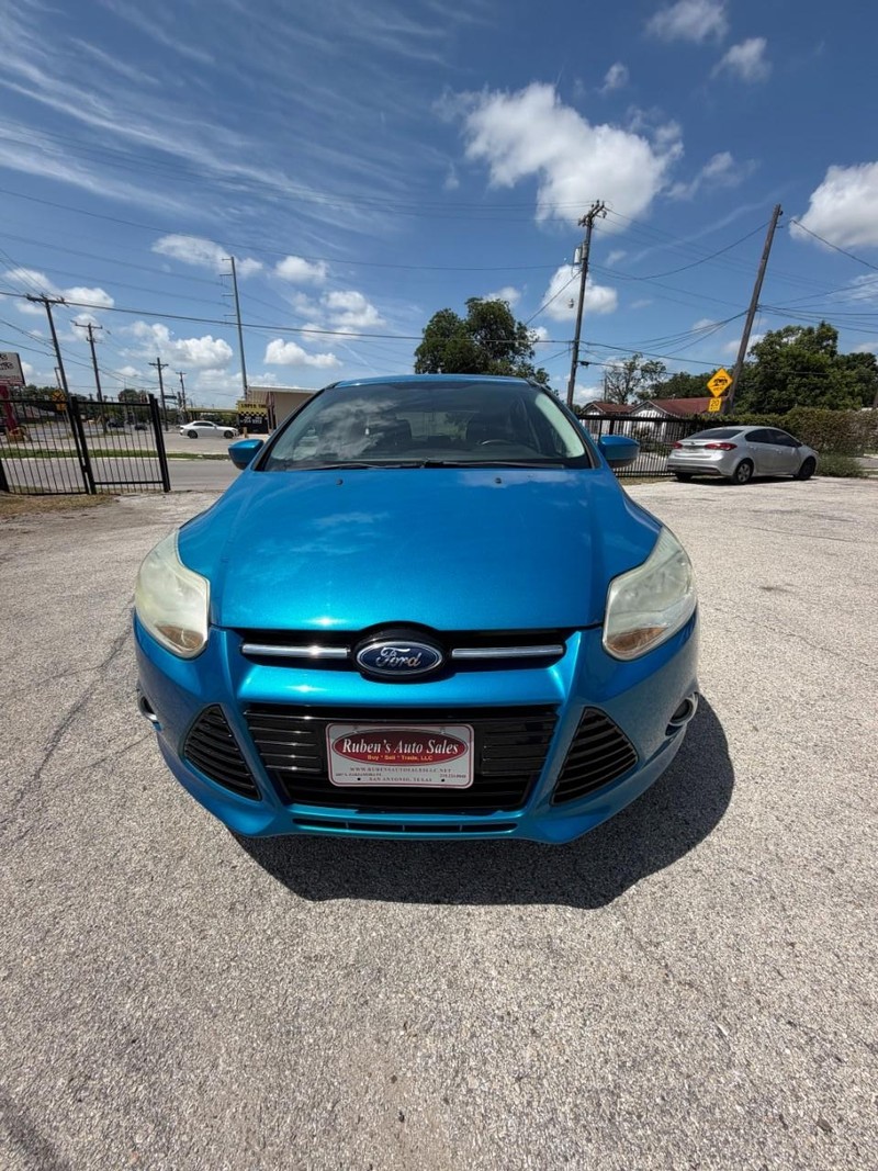 Ford Focus Vehicle Image 08