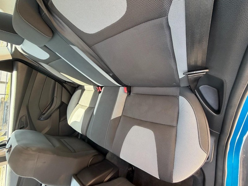 Ford Focus Vehicle Image 13