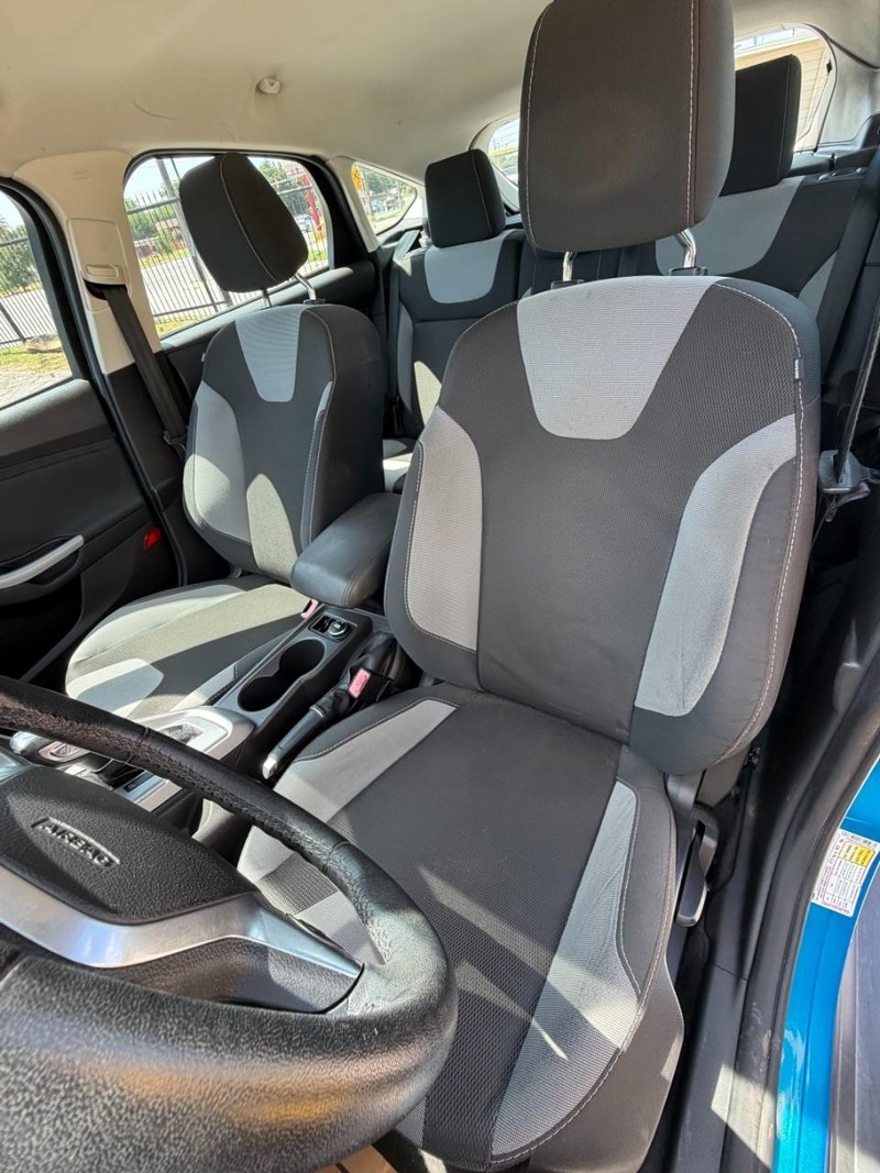 Ford Focus Vehicle Image 14