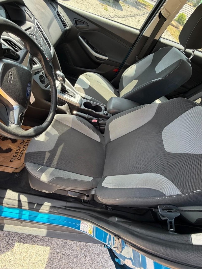 Ford Focus Vehicle Image 15