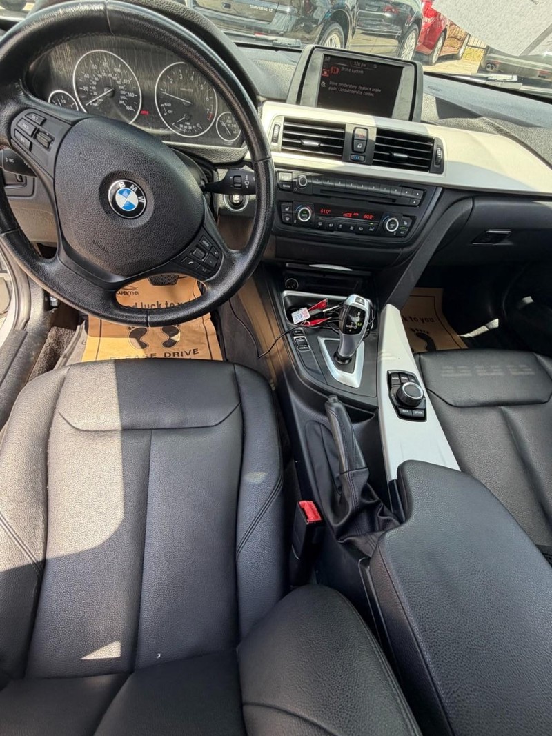 BMW 3 Series Vehicle Full-screen Gallery Image 10