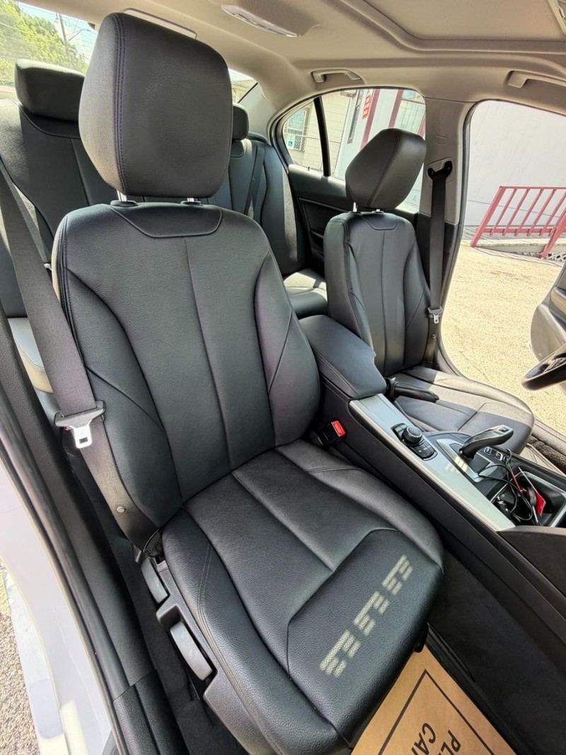 BMW 3 Series Vehicle Full-screen Gallery Image 11