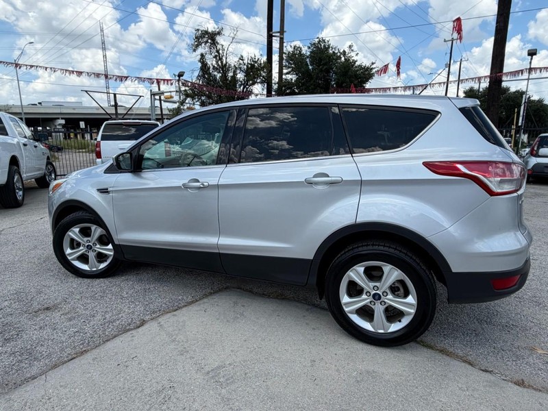 Ford Escape Vehicle Full-screen Gallery Image 03