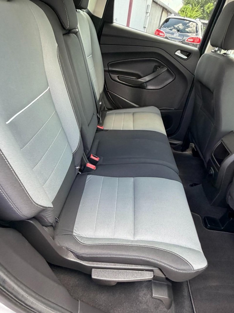 Ford Escape Vehicle Full-screen Gallery Image 10