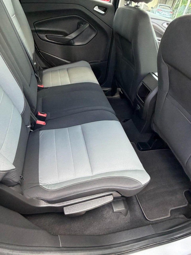 Ford Escape Vehicle Full-screen Gallery Image 11