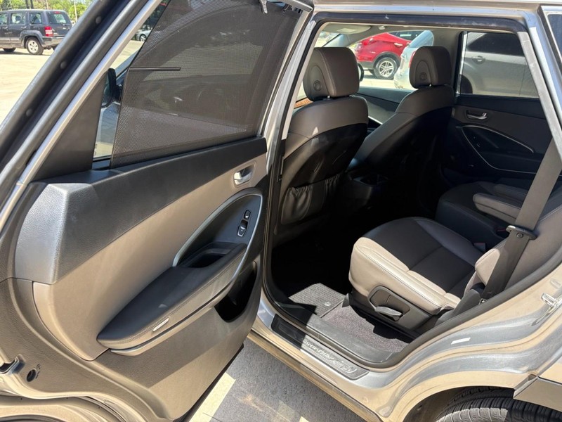 Hyundai Santa Fe Vehicle Image 11