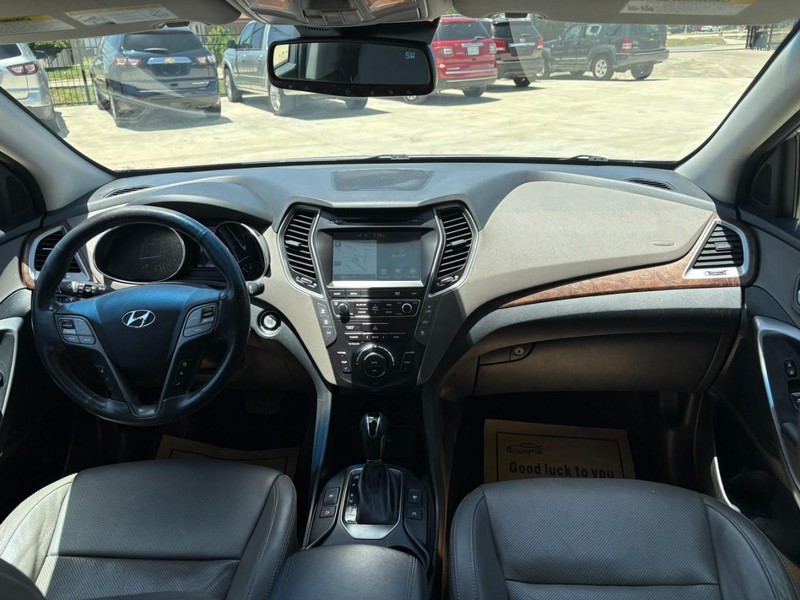 Hyundai Santa Fe Vehicle Image 16