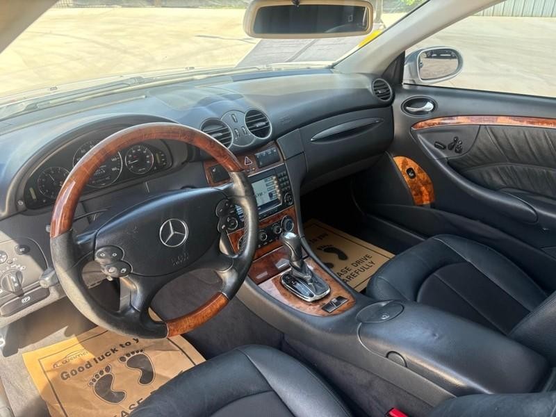 Mercedes-Benz CLK-Class Vehicle Full-screen Gallery Image 17