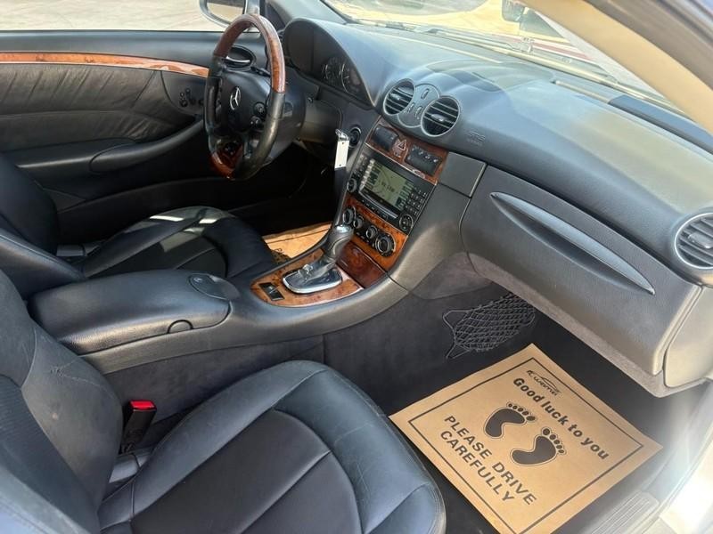 Mercedes-Benz CLK-Class Vehicle Full-screen Gallery Image 20