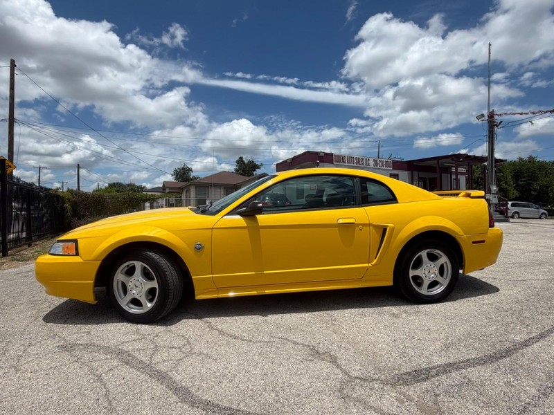 Ford Mustang Vehicle Image 02