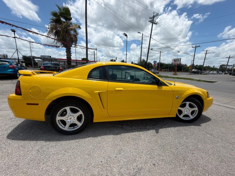 Ford Mustang Vehicle Image 04