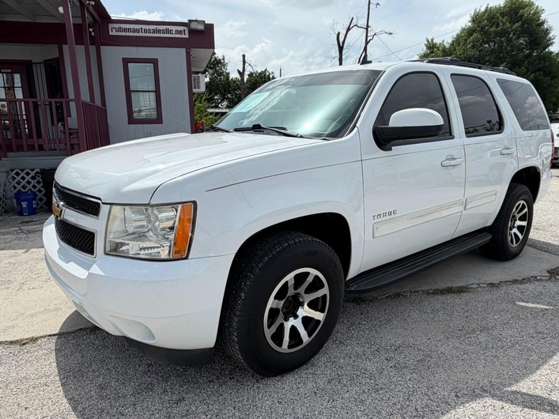 Chevrolet Tahoe Vehicle Full-screen Gallery Image 01