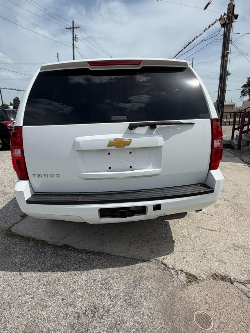 Chevrolet Tahoe Vehicle Full-screen Gallery Image 03