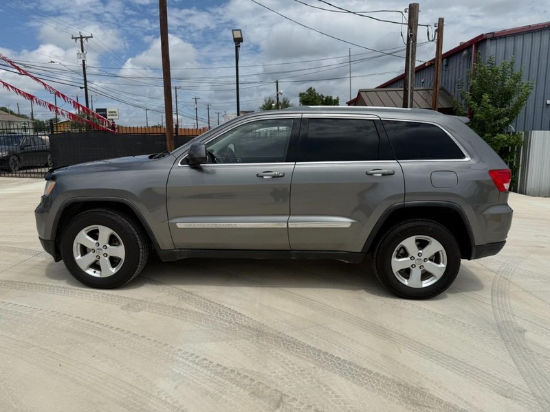Jeep Grand Cherokee Vehicle Image 02