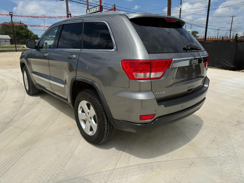 Jeep Grand Cherokee Vehicle Image 03
