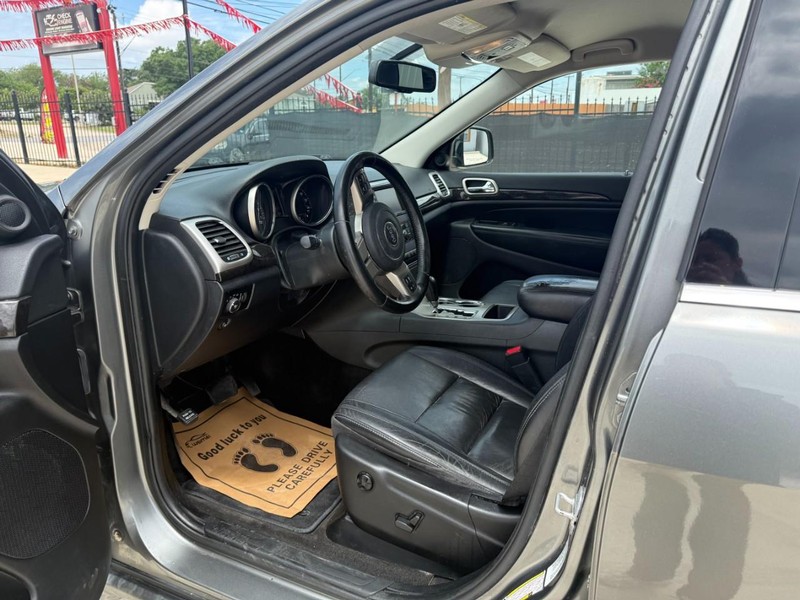 Jeep Grand Cherokee Vehicle Image 10