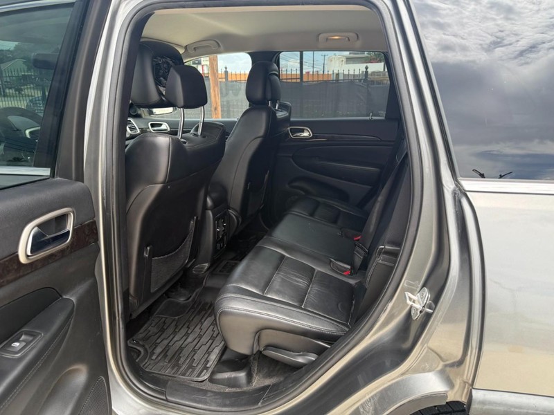 Jeep Grand Cherokee Vehicle Image 12
