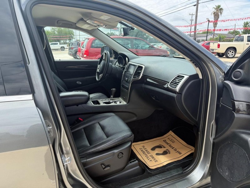 Jeep Grand Cherokee Vehicle Image 14