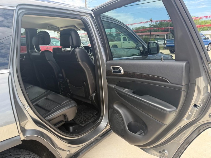 Jeep Grand Cherokee Vehicle Image 15