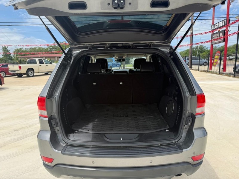 Jeep Grand Cherokee Vehicle Image 18