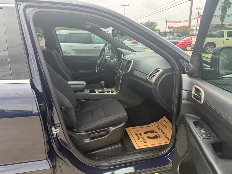 Jeep Grand Cherokee Vehicle Image 14