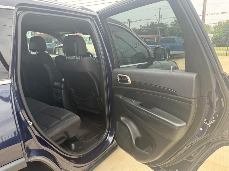 Jeep Grand Cherokee Vehicle Image 15
