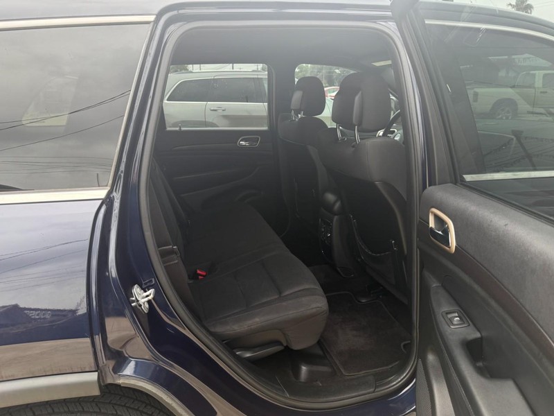 Jeep Grand Cherokee Vehicle Image 16