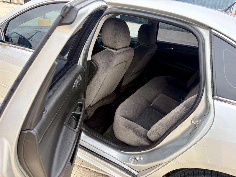 Chevrolet Impala Vehicle Image 11