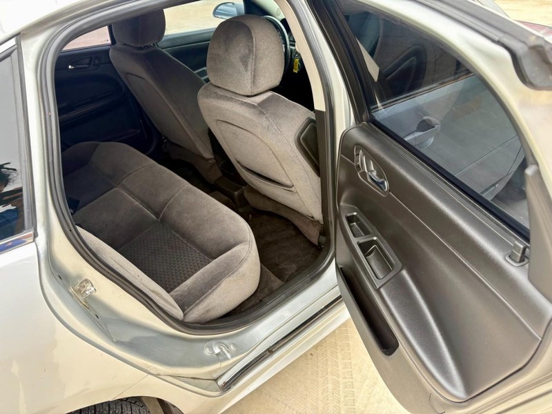 Chevrolet Impala Vehicle Image 14