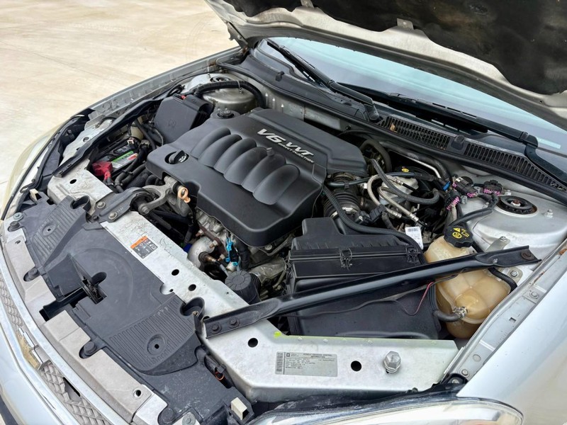 Chevrolet Impala Vehicle Image 16