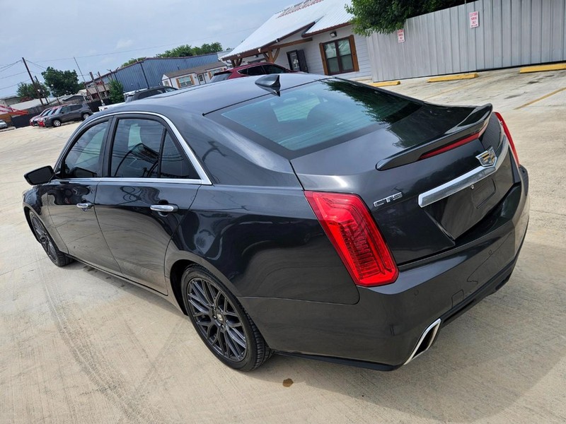 Cadillac CTS Sedan Vehicle Image 03