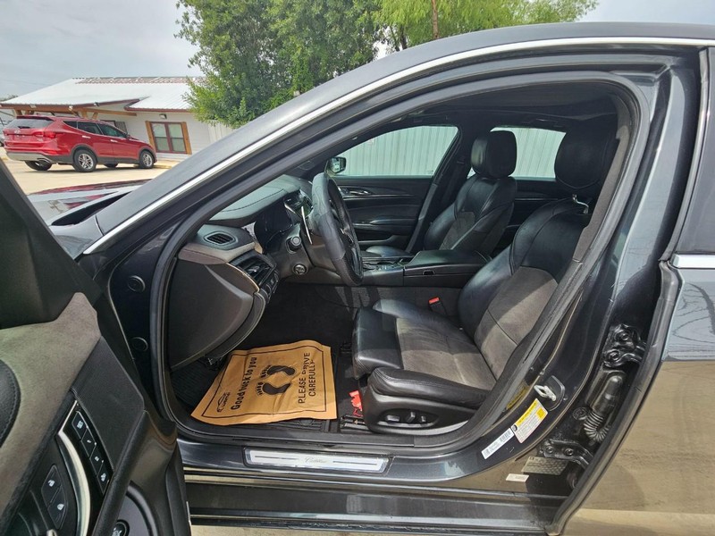Cadillac CTS Sedan Vehicle Image 13