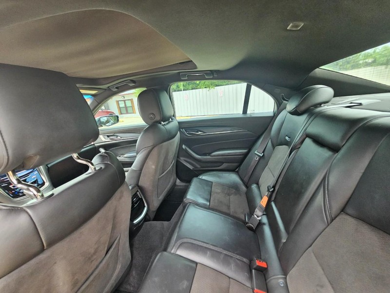 Cadillac CTS Sedan Vehicle Image 16