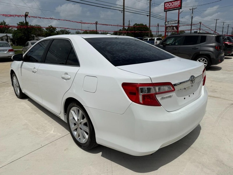 Toyota Camry Vehicle Image 03