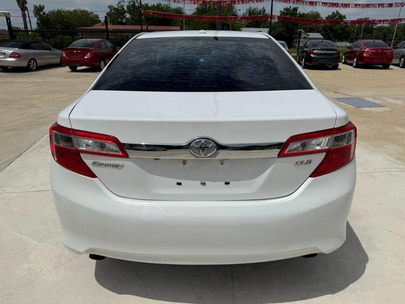 Toyota Camry Vehicle Image 04