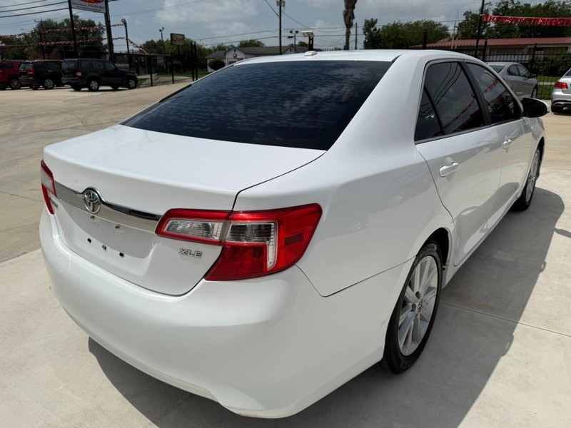 Toyota Camry Vehicle Image 05