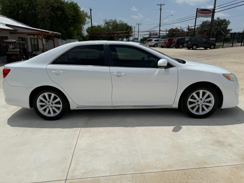 Toyota Camry Vehicle Image 06