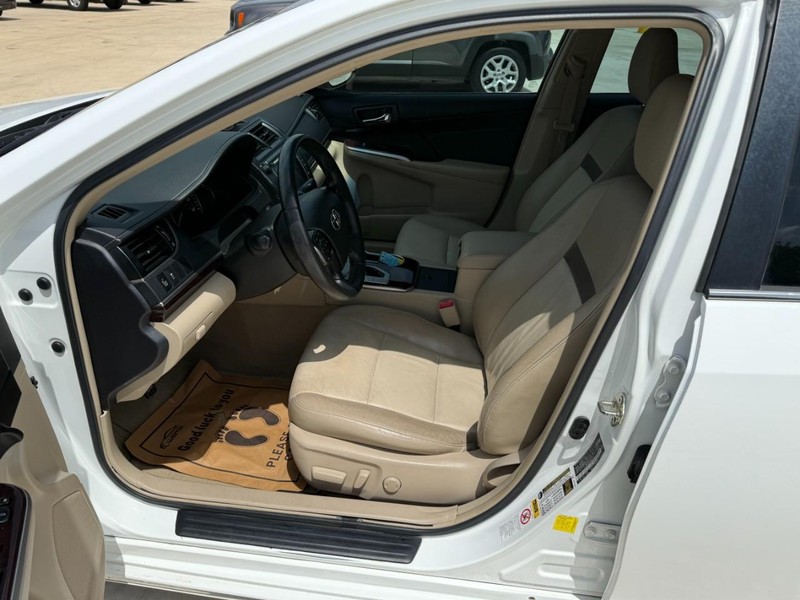 Toyota Camry Vehicle Image 10