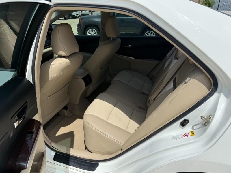 Toyota Camry Vehicle Image 12