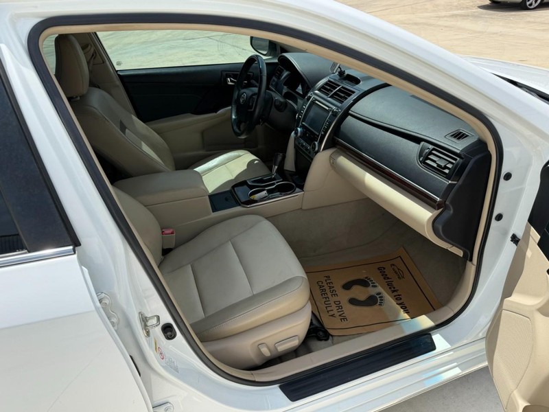 Toyota Camry Vehicle Image 14