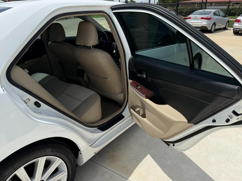 Toyota Camry Vehicle Image 15