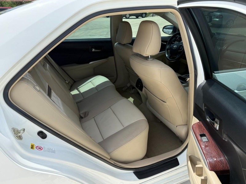 Toyota Camry Vehicle Image 16