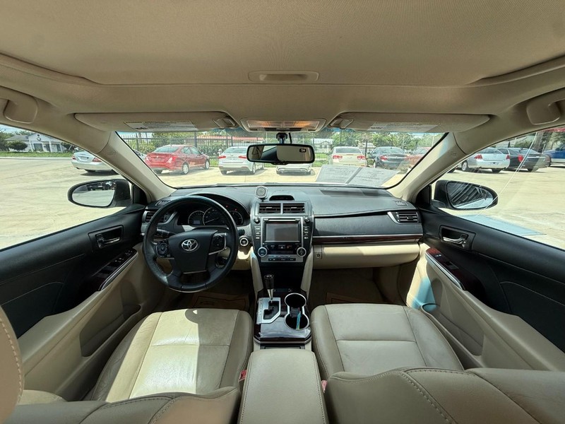 Toyota Camry Vehicle Image 17