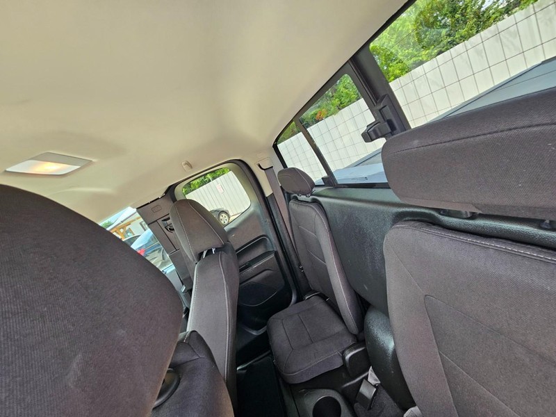 GMC Canyon Vehicle Image 12