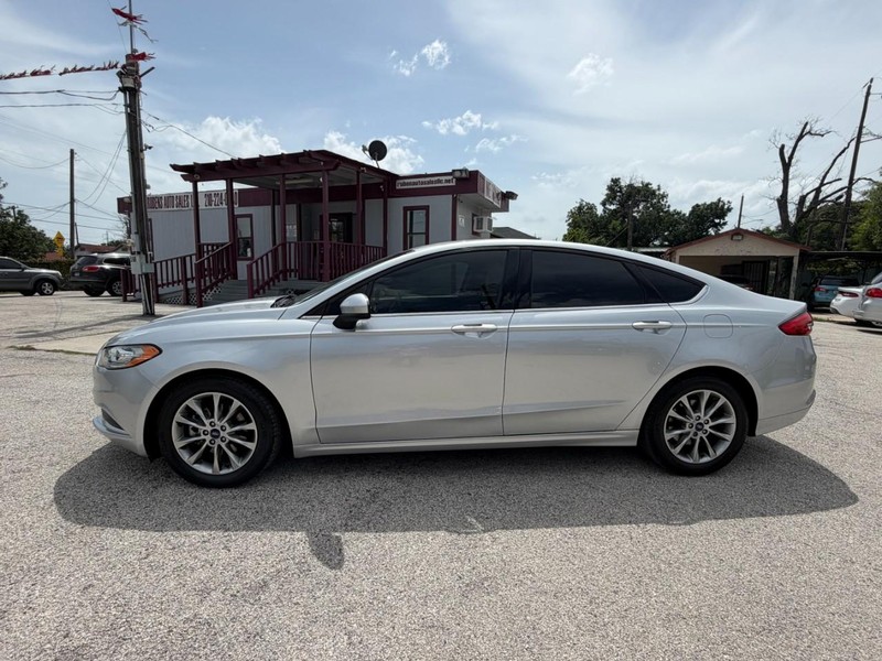 Ford Fusion Vehicle Image 02